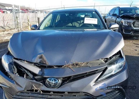 2023 Toyota Camry Le z USA, uszkodzony, nr VIN 4T1C11BK5PU092770